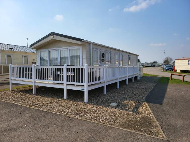 Remarkable 2-Bed lodge in Clacton-on-Sea