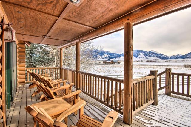 Rustic Livingston Home with Deck and Mtn Views!