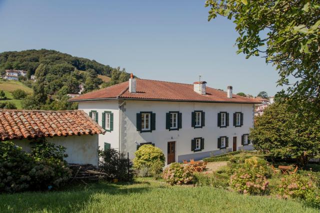 Maison Gamboia, chambres et table d'hôtes au calme avec jardin