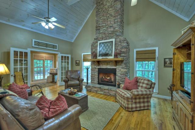 Southern Living Cottage Cozy up by the fire relax on the porch and enjoy peaceful surroundings