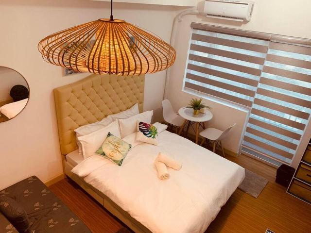 Studio Unit for Staycation with Wi-Fi & Netflix near BGC, Taguig - Additional P150 per head for Pool Access