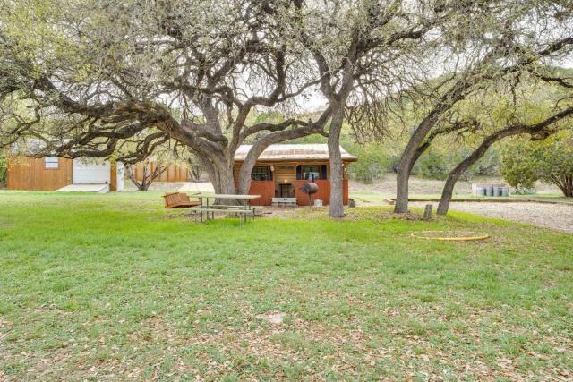 Cabana Luna Cabin with Deck, Swing and Fire Pit!