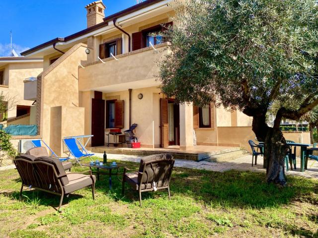 holidaycasa Villa Leo - Con giardino a 350 mt dal