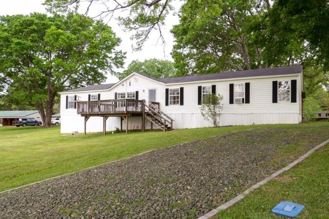 Lakefront Many Vacation Home with Kayaks!