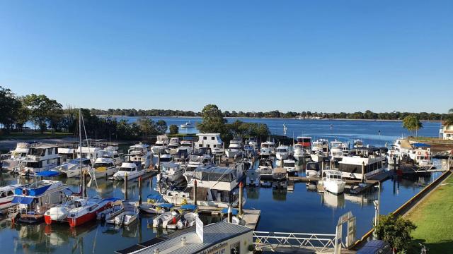 Modern Unit On The Marina