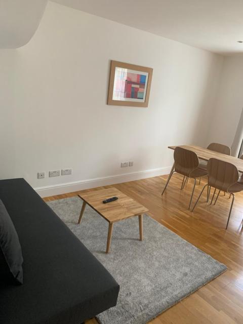 Spaciously renovated 2BD Flat - Camden