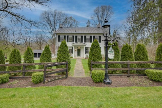 Cool Hollow House Historic Waterfront Retreat!