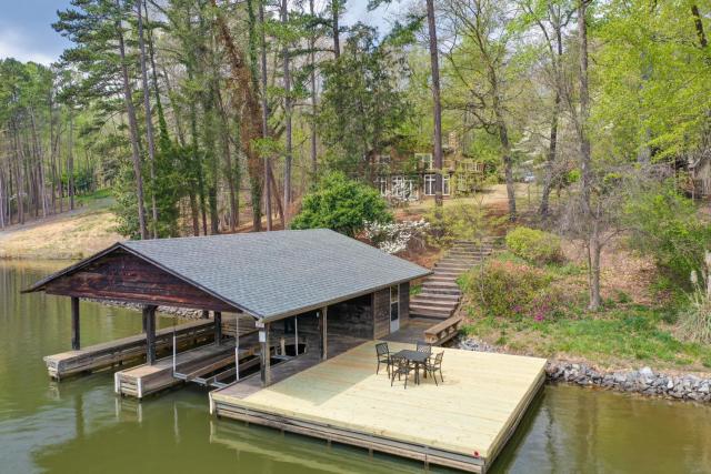 Spacious Waterfront Hyco Lake Retreat with Dock!