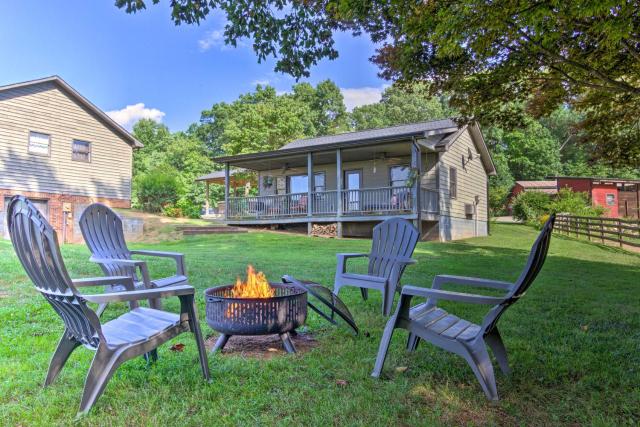 Cabin with Fire Pit 7 Mi to Downtown Morganton!