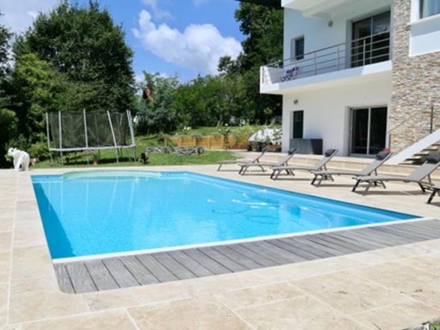 Appartement de charme avec piscine au cœur du Pays Basque - FR-1-239-795