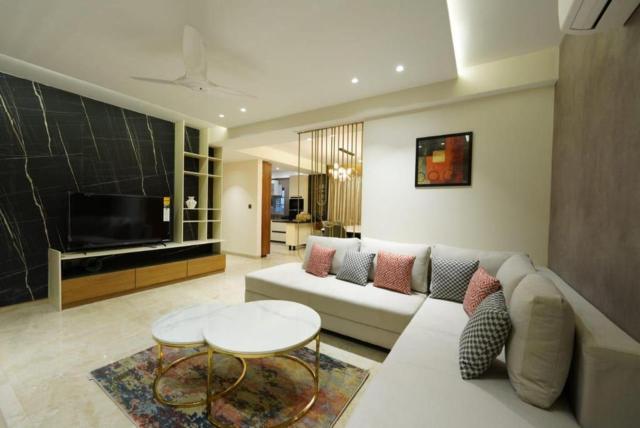 Woodlands Apartment- Fully furnished Luxury Apt