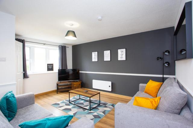 GERARD WALK - Spacious Home, High Speed Wi-Fi, Free Parking, Garden