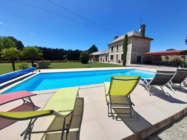 Longère restaurée avec piscine chauffée, terrasse et barbecue à Archigny - FR-1-541-89