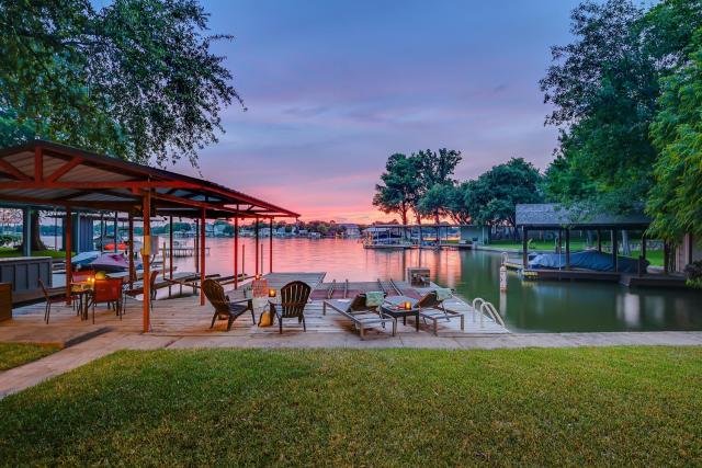 The Shorewood Lakeside Oasis, Pet-Friendly Getaway