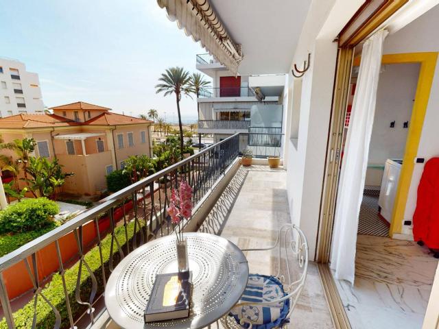 Grand studio avec terrasse, proche plages et centre-ville, Menton - FR-1-196-328