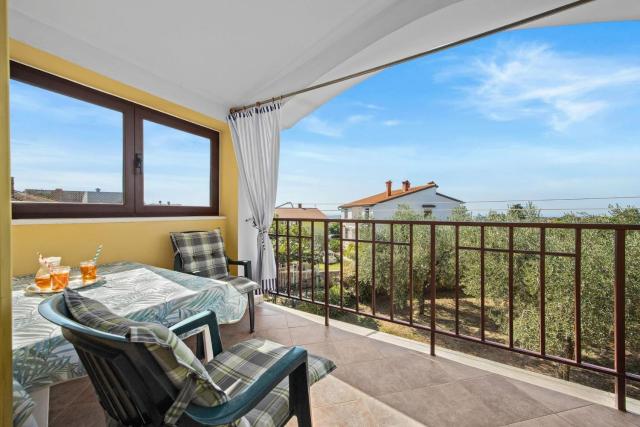 Apartment Tedi with Sea View