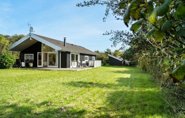 3 Bedroom Beautiful Home In Samsø