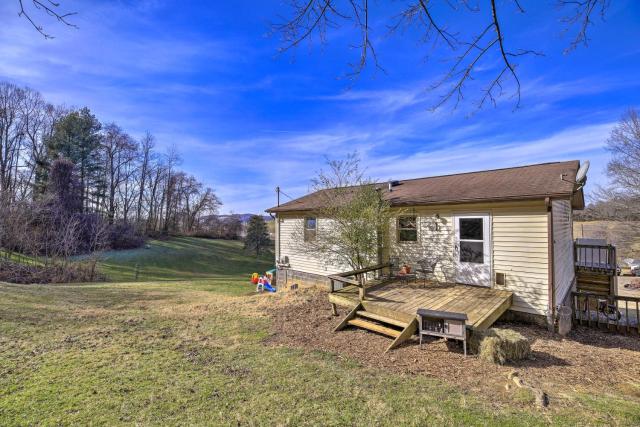 Pet-Friendly Home with Grill and Farm in Meadowview!