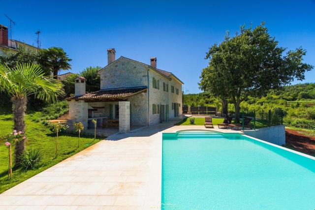 Villa Zvonar near Motovun with large pool and whirlpool