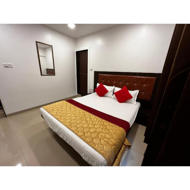 Hotel Borivali Executive - Near Borivali Railway Station