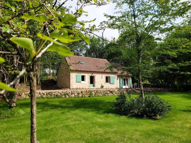 Gîte paisible, tout confort avec grand terrain, garage, Wi-Fi, proche du Mans et de la vallée du Loir - FR-1-410-394