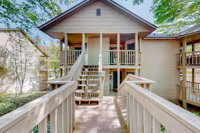 Apple Valley Treetop Villa