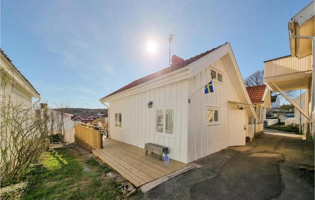 Amazing Home In Hovenäset With Kitchen