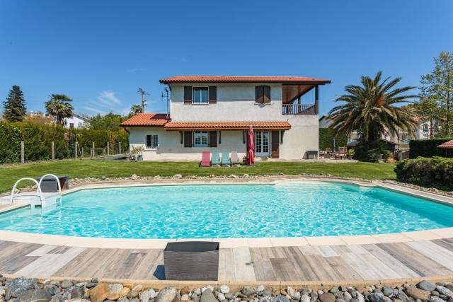 Maison Urt - Charmante maison avec piscine