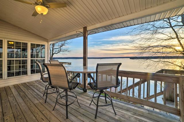 Peaceful Big Sandy Home with Deck on Kentucky Lake!