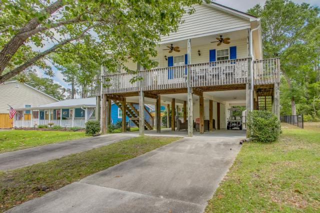 Charming Oak Island Home 1 Mi to Beach!