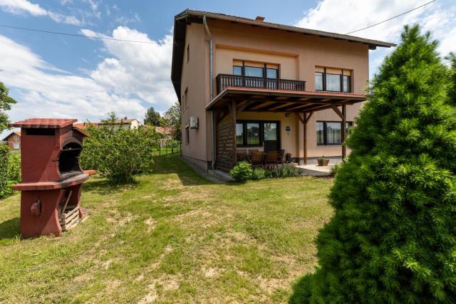 Apartments for families with children Karlovac - 20989