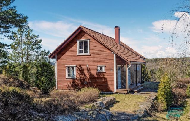 3 Bedroom Beach Front Home In Risør