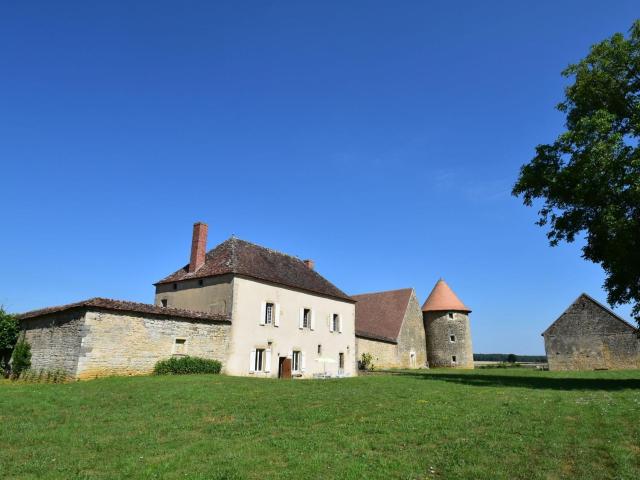 Holiday home with large garden in Moussy