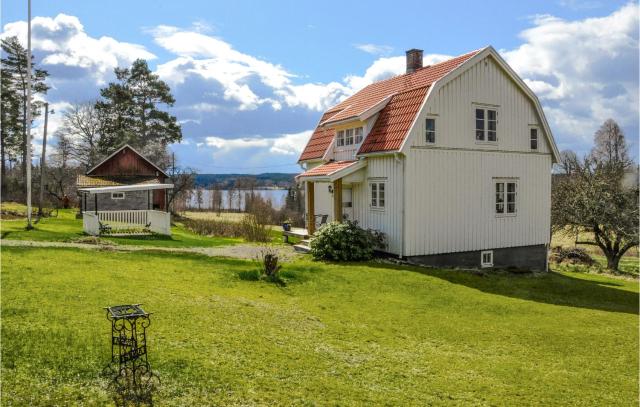 Cozy Home In Årjäng With Kitchen