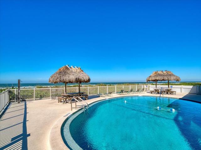 Chateau 6W Alluring Beachfront Condo