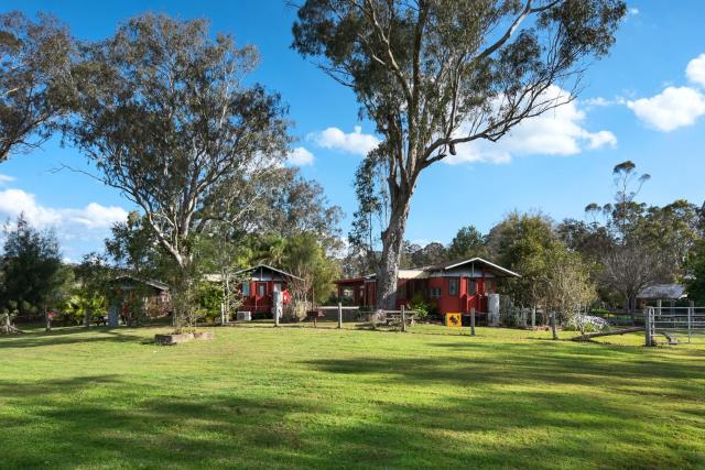 Carriageway Retreat - Unique Red Rattler Carriages and Units