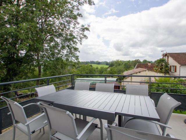 Gîte rénové avec terrasse et jardin, au cœur de Saint-Mesmin, idéal pour nature et randonnées - FR-1-616-212