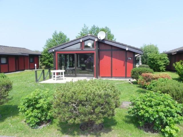 Freistehendes Holz-Ferienhaus mit eigenem Grundstück Wintergarten direkt Nordsee im Feriendorf Eckwarderhörne D 6