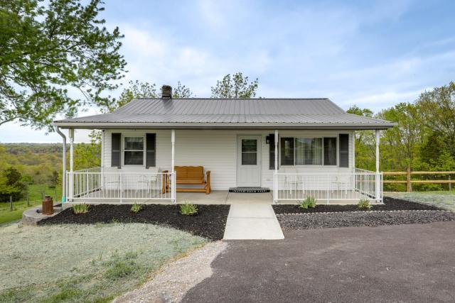 Cozy Kentucky Retreat - Deck, Near Ark Encounter!