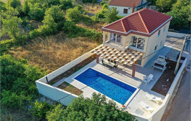 Gorgeous Home In Primorski Dolac With Wifi