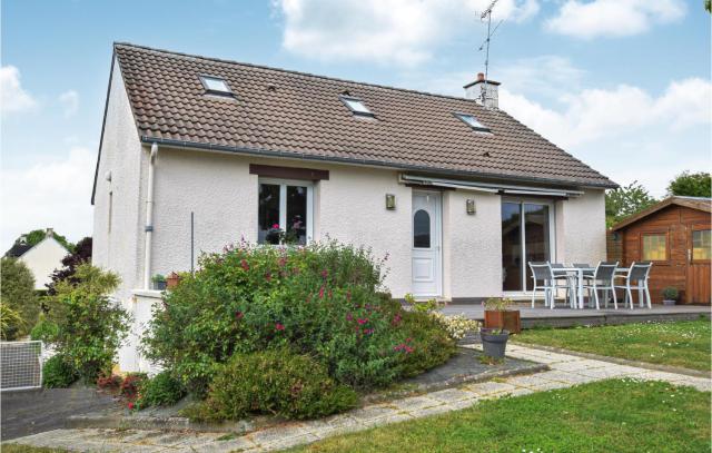 Lovely Home In Marcey-Les-Grèves With Kitchen