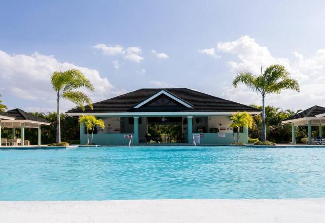 Choose To Be Happy at The Palms, Richmond Estates - Three Bedrooms with Pool