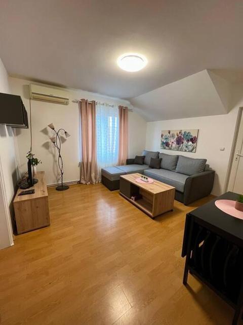 Apartman Flora