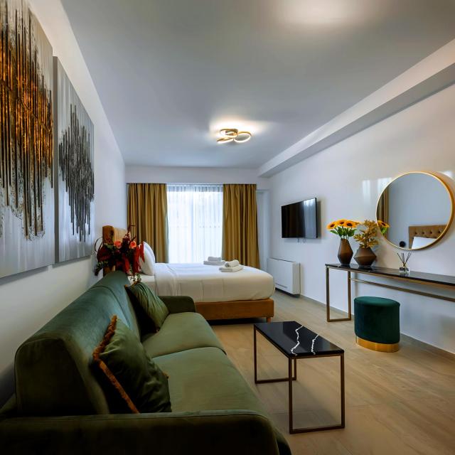 Cens Bronze Luxury Suites