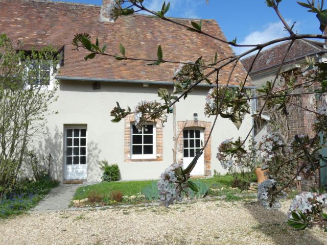 Élégante maison rénovée en campagne, proche de Dreux et Chartres, avec 2 chambres accueillantes. - FR-1-581-103