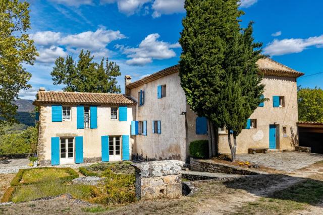 Villa spacieuse avec jardin a Saignon