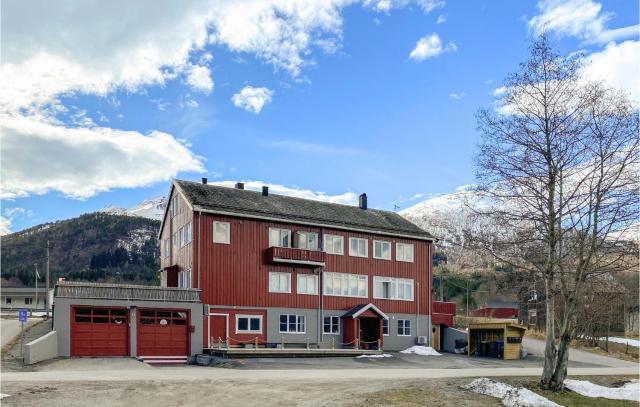 Pet Friendly Apartment In Tresfjord With Wifi