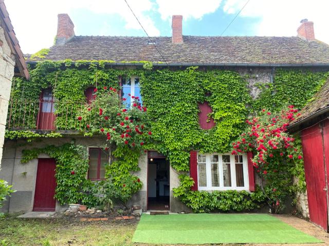 CHARMANTE MAISON DE CAMPAGNE DU 17ème siècle à Lilette avec Jacuzzi et proche rivière