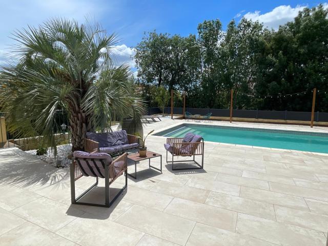 Chambre indépendante 25 m2 au calme avec piscine et terrain de pétanque