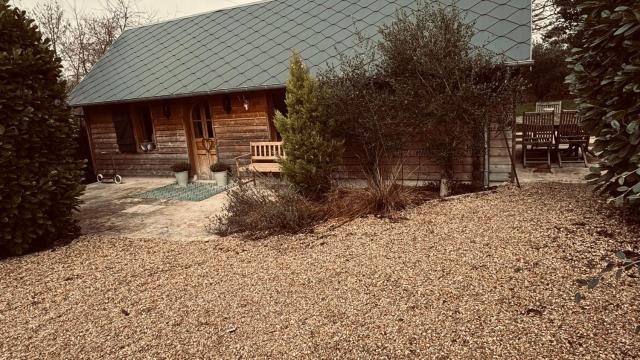 Cottage Normand avec sa grande piscine chauffée toute l année sur parc arboré et clos En plein coeur de la campagne adapté aux kids et Dog friendly